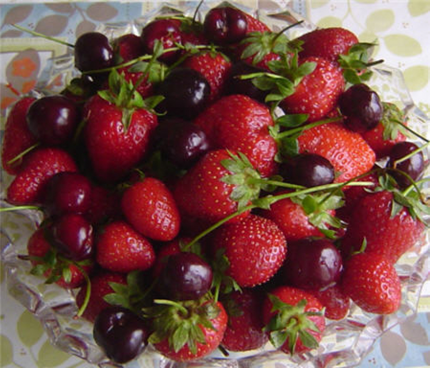 В Камышине местные производители витаминной продукции гарантируют горожанам  клубнику и черешню из «мичуринских садов"