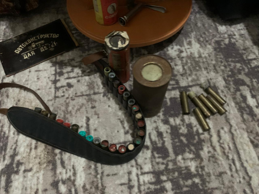 В Камышинском районе задержан мужчина с оружием и боеприпасами