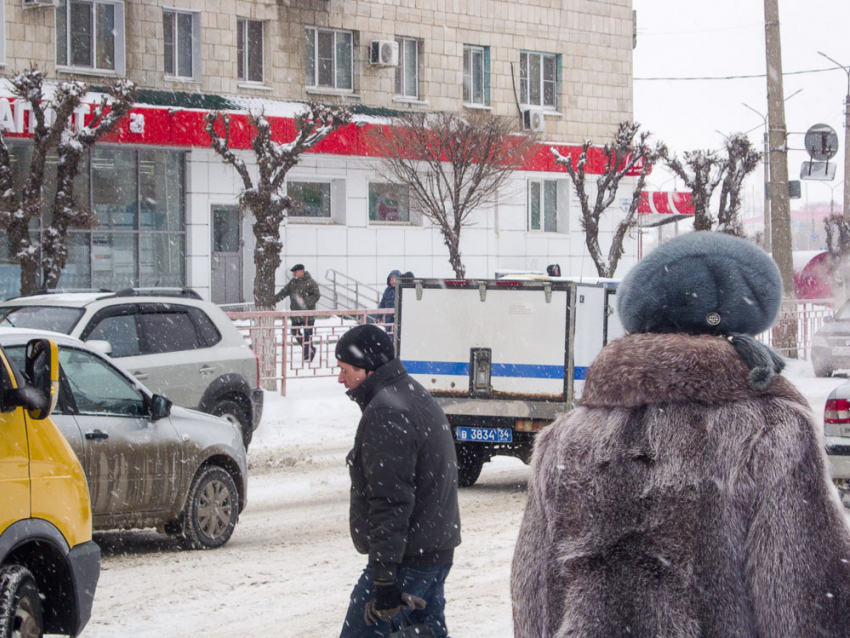 Сильный снегопад, шквалистый ветер и гололед накроют Волгоградскую область в эти выходные: уровень опасности - «желтый"