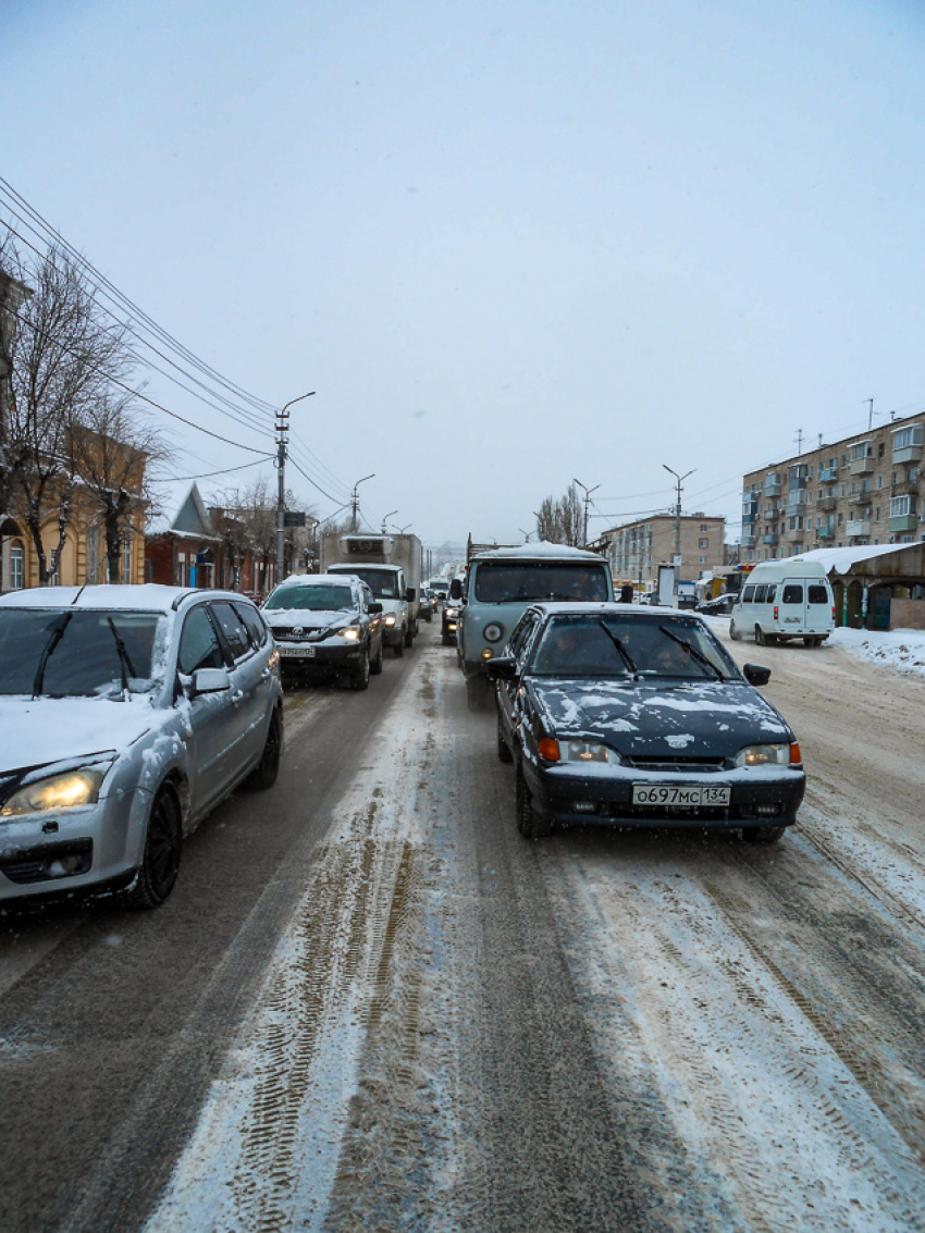 За 90 рублей перевалила стоимость литра бензина в Волгоградской области