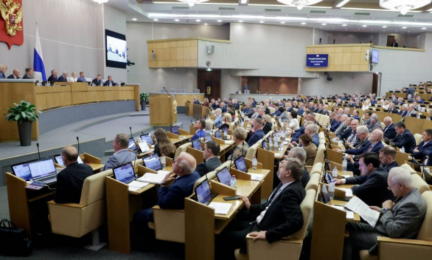 Умерший депутат Госдумы одиннадцать раз проголосовал в день смерти: нужно ли россиянам содержать сотни «нажимальщиков» кнопок за миллиарды рублей? - «Блокнот - Россия"