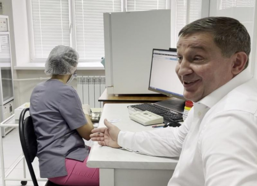 Волгоградский губернатор стал донором антиковидной плазмы, - «Блокнот Волгограда» (ВИДЕО)