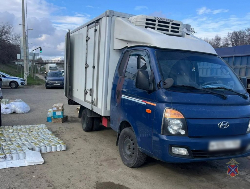 В Камышинском районе полицейские остановили фургон со 136 кг нелегальной икры с Дальнего Востока (ВИДЕО)