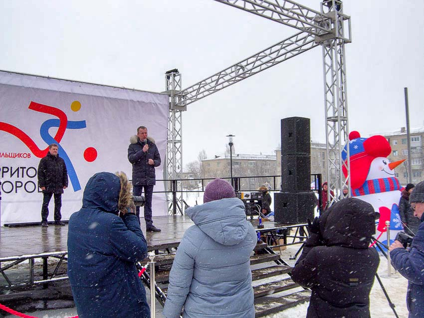 В России «поднят флаг» прямых выборов мэров: в обществе накопилась кошмарная усталость от чиновников - «бумажных человечков"