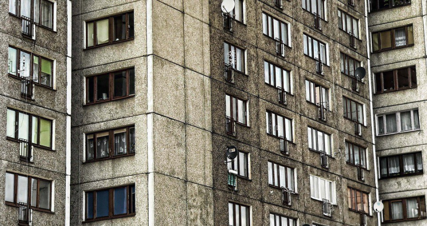 Выпавший из окна высотки парень поставил на кон пять тысяч рублей, - «Блокнот Волгограда"