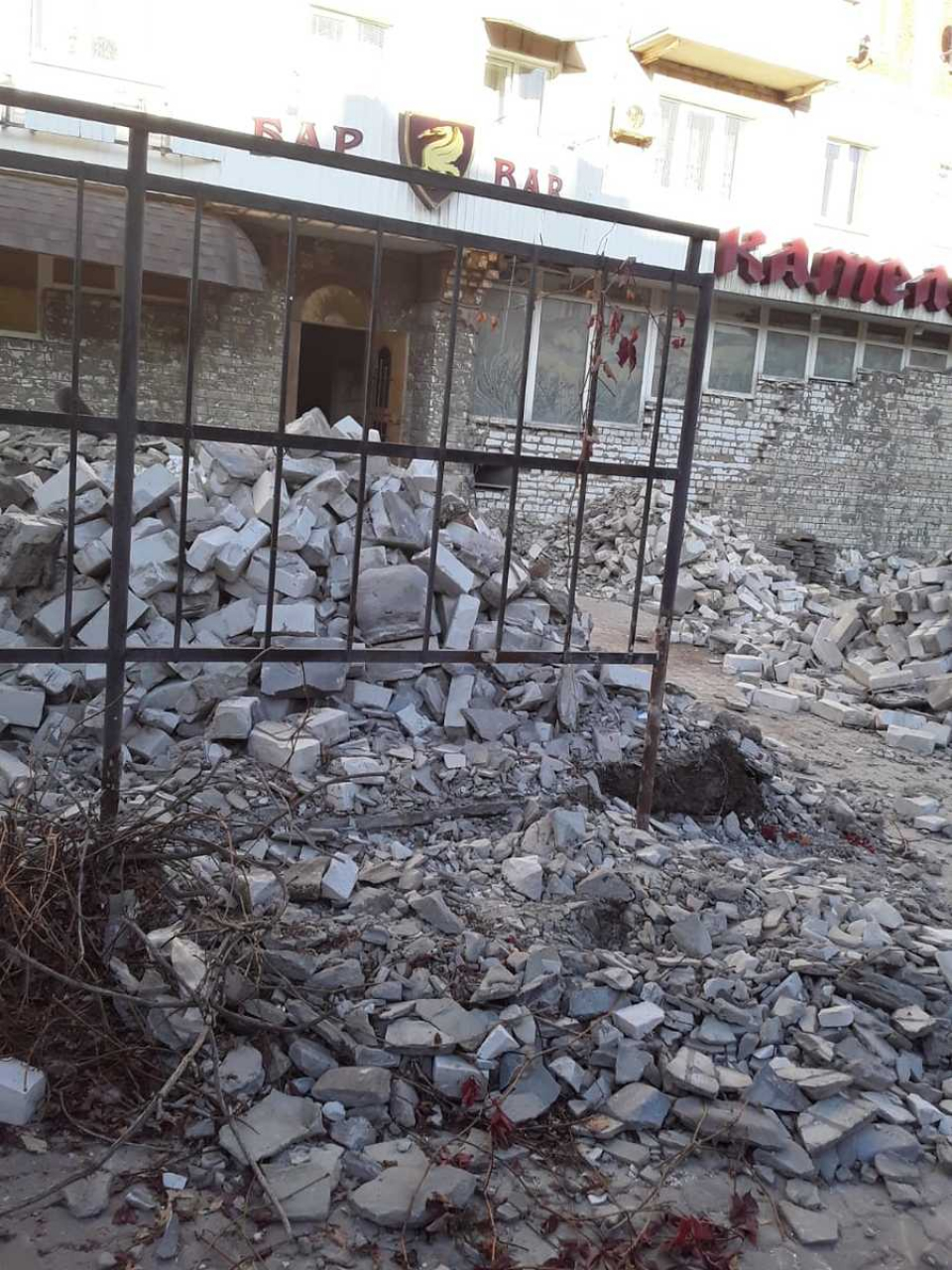В Камышине от знаменитого ресторана «Камелот» осталась только груда мусора