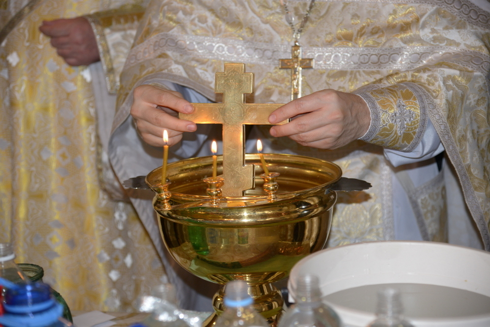 Камышане смогут набрать крещенской воды в Никольском кафедральном соборе уже завтра, 18 января, а также 19 января